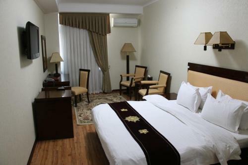 Hotel Zargaron Plaza