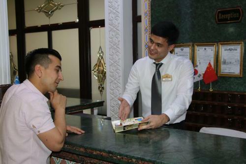 Hotel Zargaron Plaza