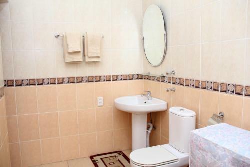 Hostal "chinara" Guest House
