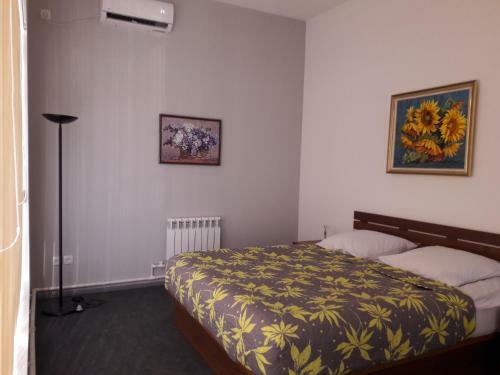 Jules Verne Hostel