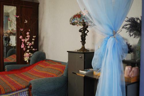 Room In Three Bedroom Flat