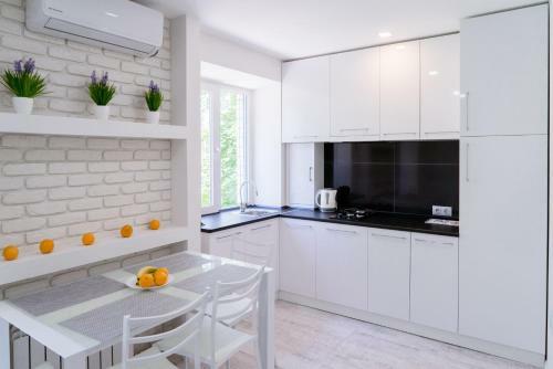 2nd Floor Apartment - Ushakova Street