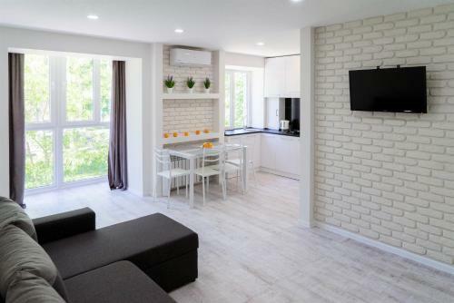 2nd Floor Apartment - Ushakova Street