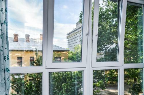 New Super Sunny & Bright Apartment Kherson Center