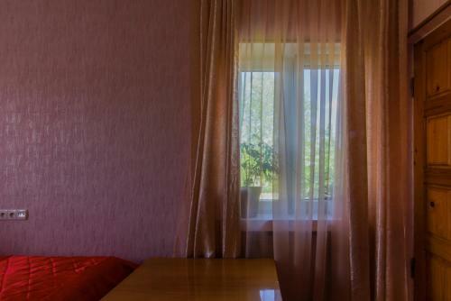 Hostal Rooms With Fortetsya View