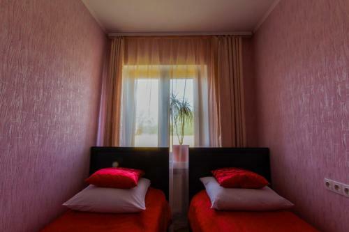 Hostal Rooms With Fortetsya View
