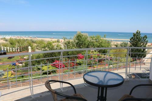 Beach Apartment Zebra