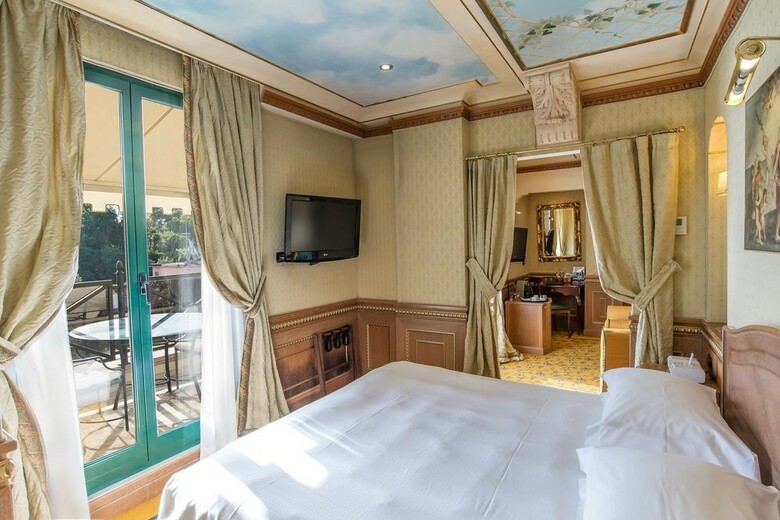 River Palace Hotel