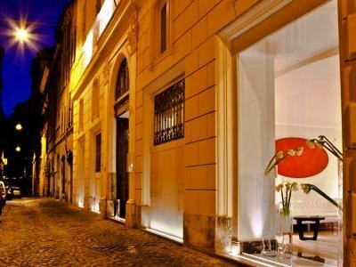 Hotel The First Luxury Art