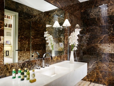 Hotel The First Luxury Art