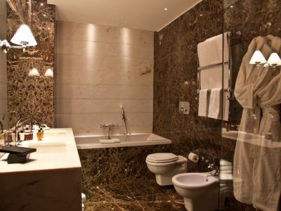 Hotel The First Luxury Art