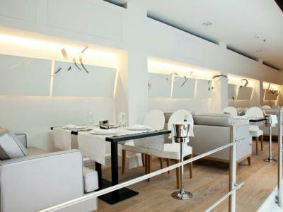 Hotel The First Luxury Art