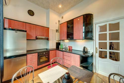 Slava Park Apartment