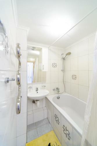 Apartment On Obolonskyi Avenue 25