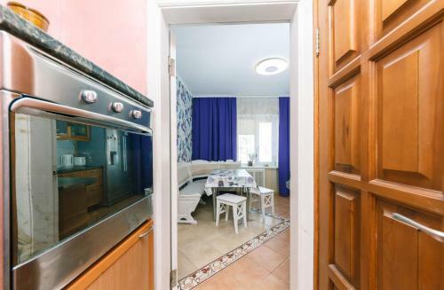Metro Poznyaki Apartment