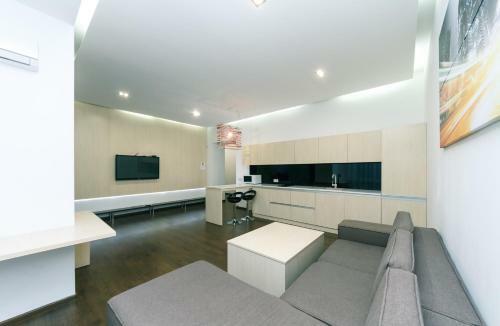 Vip Apartment On Kreschatik. With Terrace