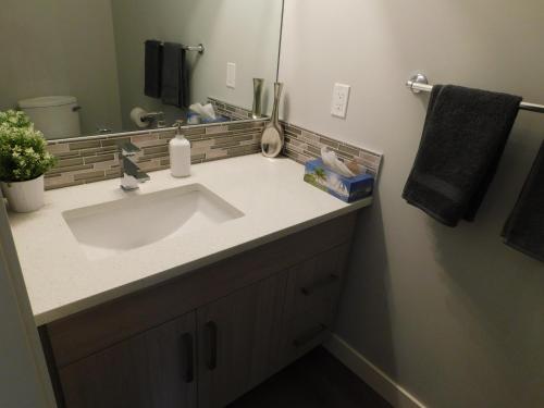 Apartamento Three-bedroom House With Balcony #33 Sunalta Downtown