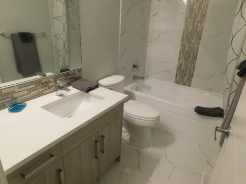 Apartamento Three-bedroom House With Balcony #33 Sunalta Downtown