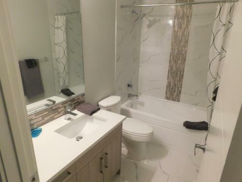 Apartamento Three-bedroom House With Balcony #33 Sunalta Downtown