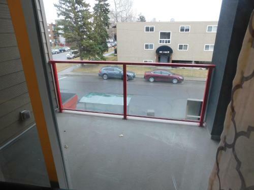 Apartamento Three-bedroom House With Balcony #33 Sunalta Downtown