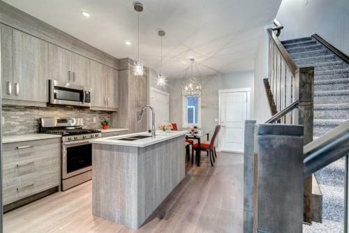 Apartamento Three-bedroom House With Balcony #33 Sunalta Downtown