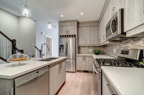 Apartamento Three-bedroom House With Balcony #33 Sunalta Downtown