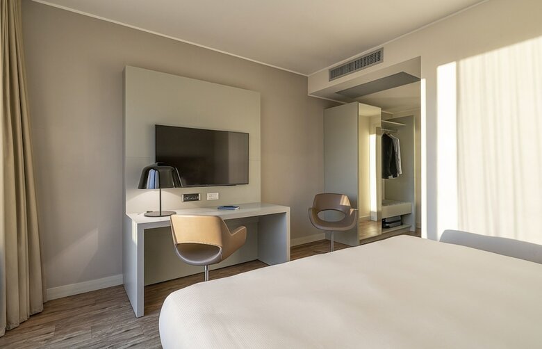Hotel Move