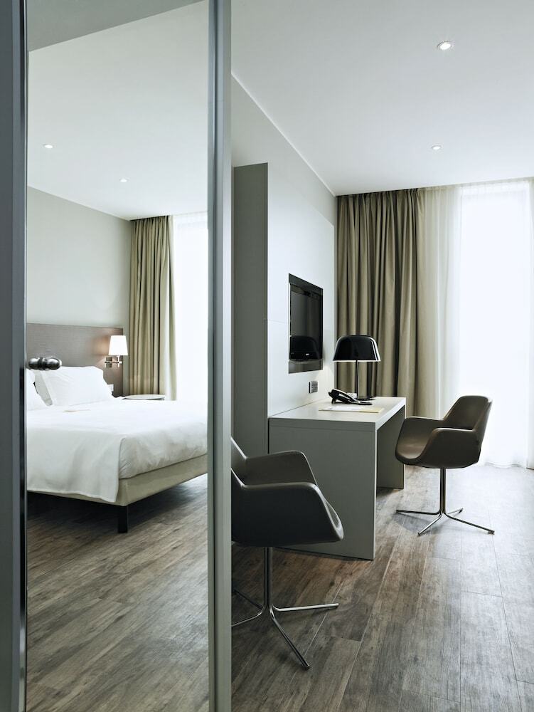 Hotel Move