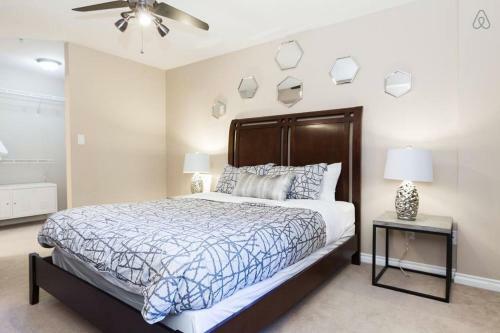 Apartamento Warm & Cozy 104 St Downtown Retreat - 3 Bed 2 Bath