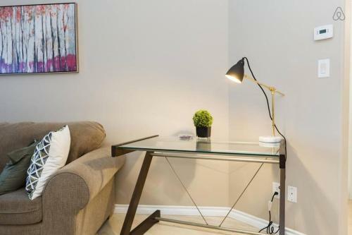 Apartamento Warm & Cozy 104 St Downtown Retreat - 3 Bed 2 Bath