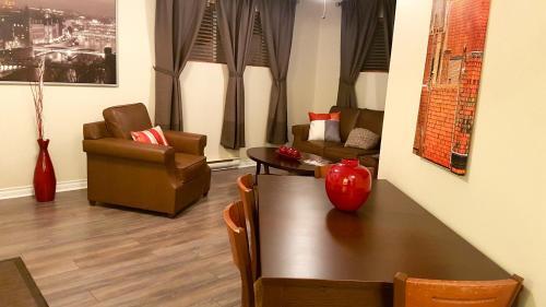 Apartment Sweet No. 7
