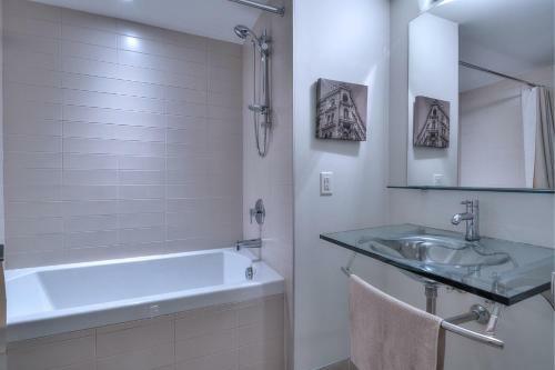 Luxury Downtown 2 Floor Apartment