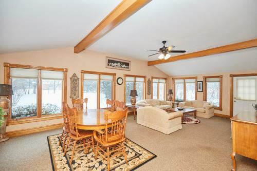 Niagara River Grand Mansion