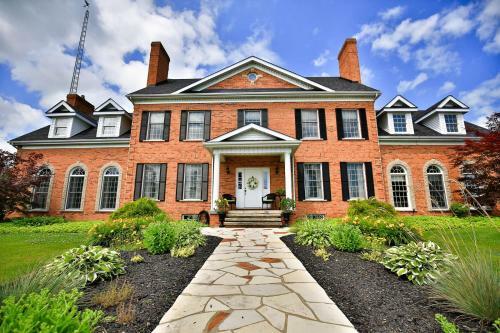 Niagara River Grand Mansion