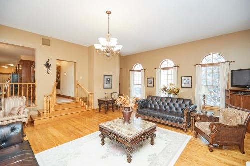 Niagara River Grand Mansion