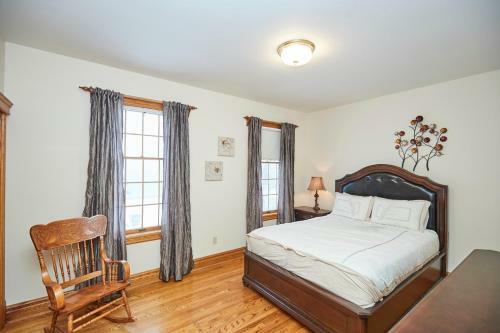Niagara River Grand Mansion