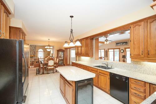 Niagara River Grand Mansion