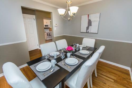 Charming Modern Single Home Near Downtown
