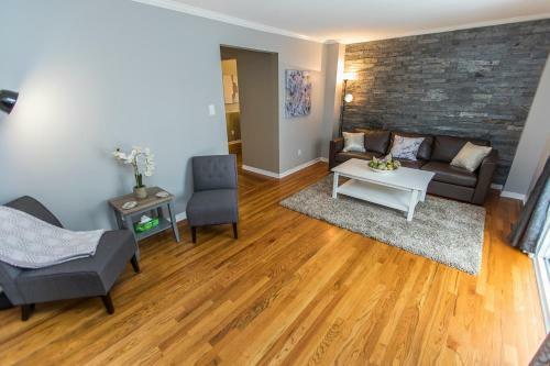 Charming Modern Single Home Near Downtown