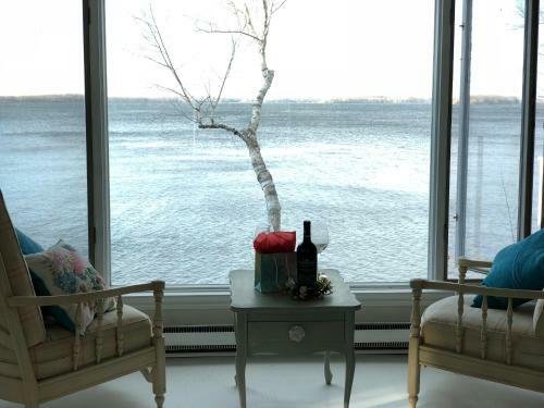 Scenic Waterfront Cottage