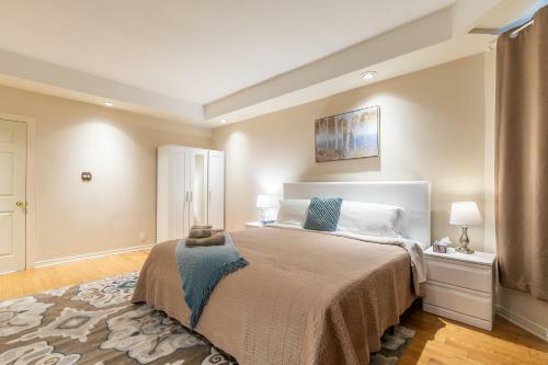 Simply Comfort. Unique Downtown House