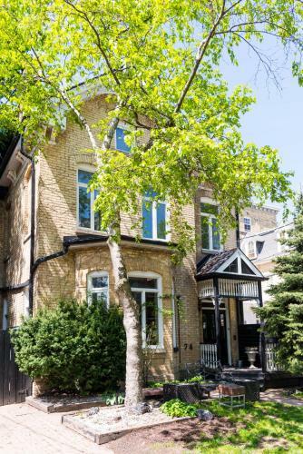 Simply Comfort. Unique Downtown House