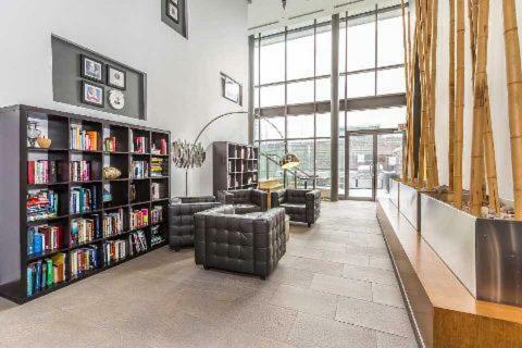 Apartment Near Rogers Centre