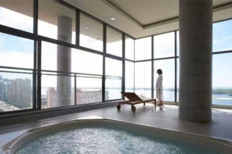 Apartment Near Rogers Centre