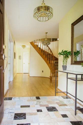 Hostal Charlton Suites Guest House