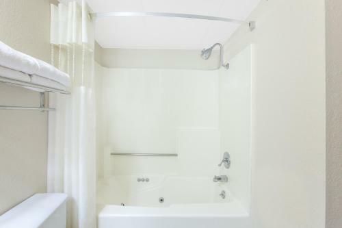 Hotel Baymont Inn And Suites Branson - On The Strip