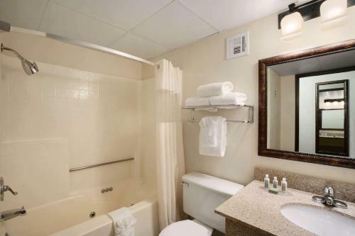 Hotel Baymont Inn And Suites Branson - On The Strip