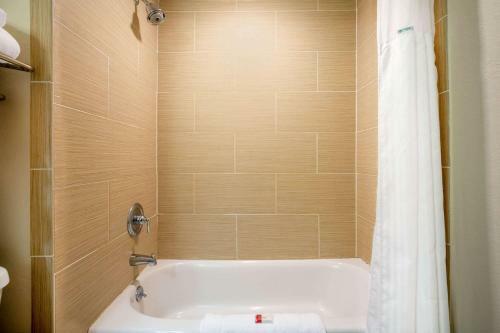 Hotel Baymont Inn And Suites Branson - On The Strip