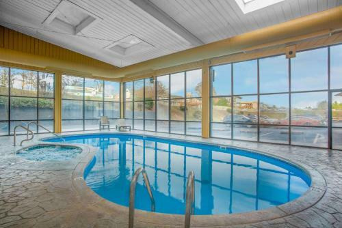 Hotel Baymont Inn And Suites Branson - On The Strip