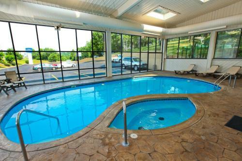 Hotel Baymont Inn And Suites Branson - On The Strip